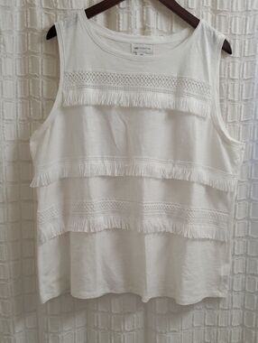 Liz Claiborne White Sleeveless Fringe & Crochet Tank